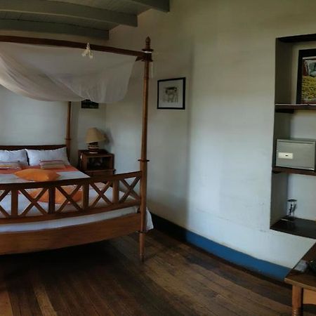 Hotel Le Trianon アンツィラベ エクステリア 写真