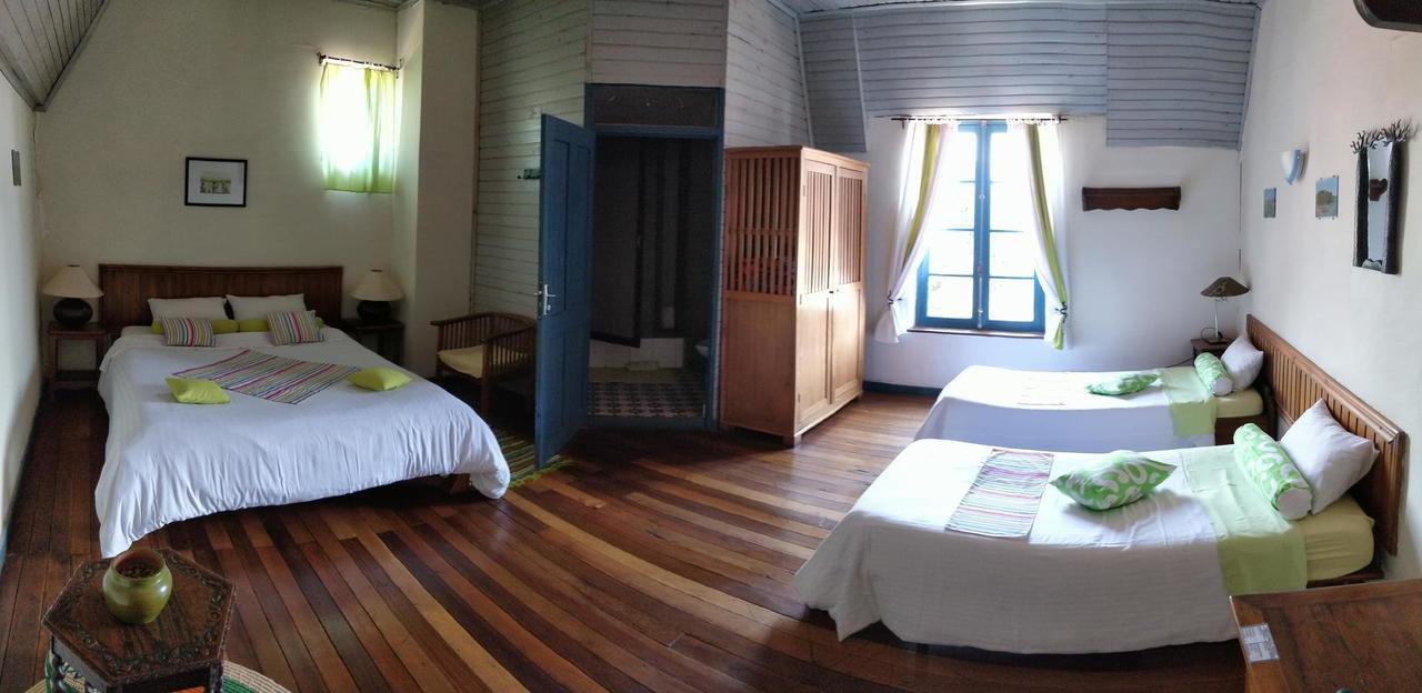 Hotel Le Trianon アンツィラベ エクステリア 写真