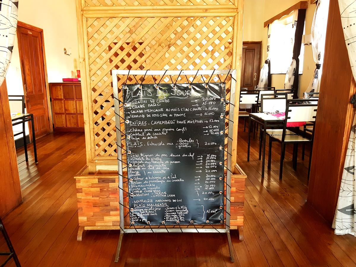 Hotel Le Trianon アンツィラベ エクステリア 写真
